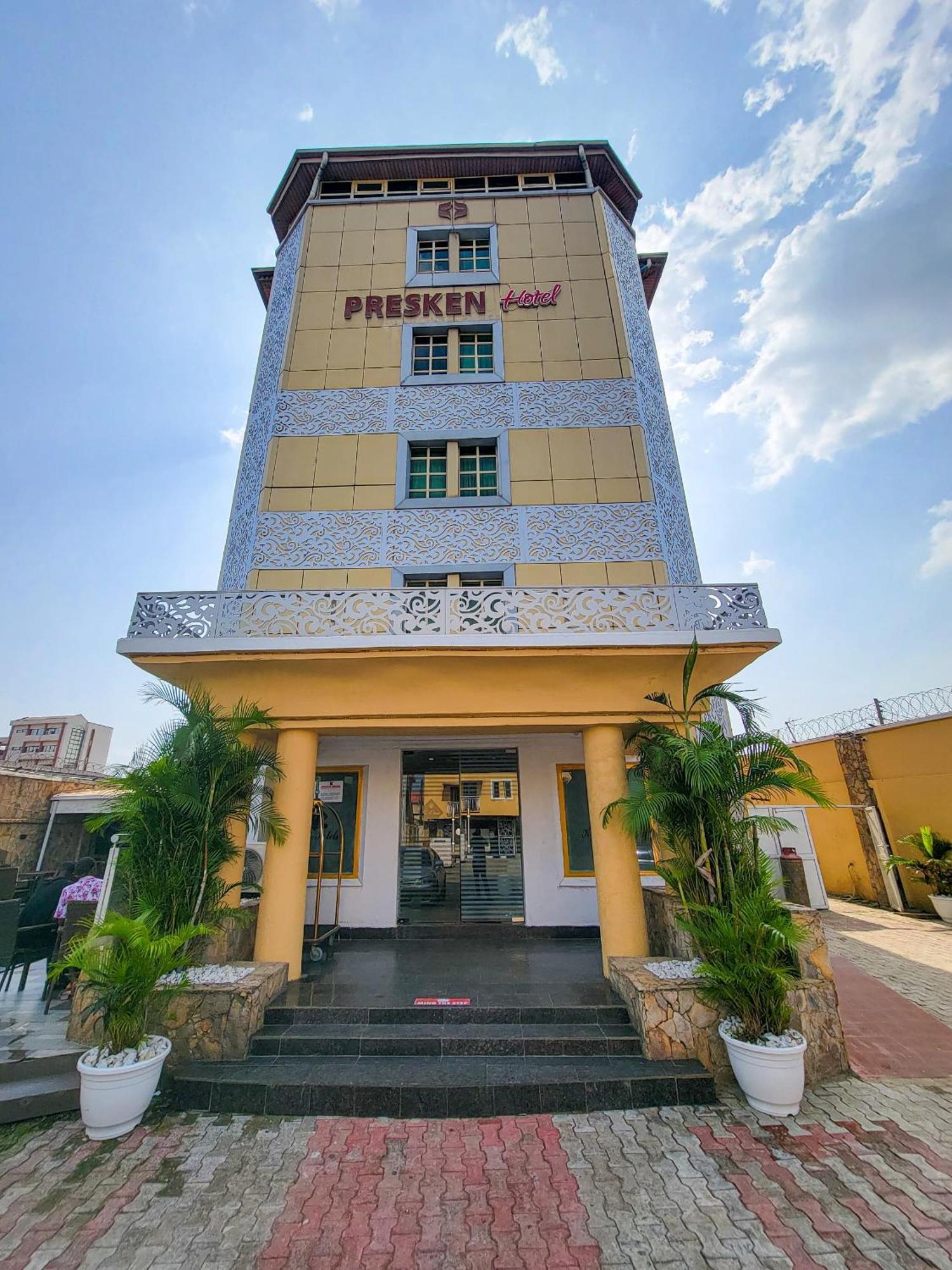 Presken K-One Hotel Ikeja Bagian luar foto
