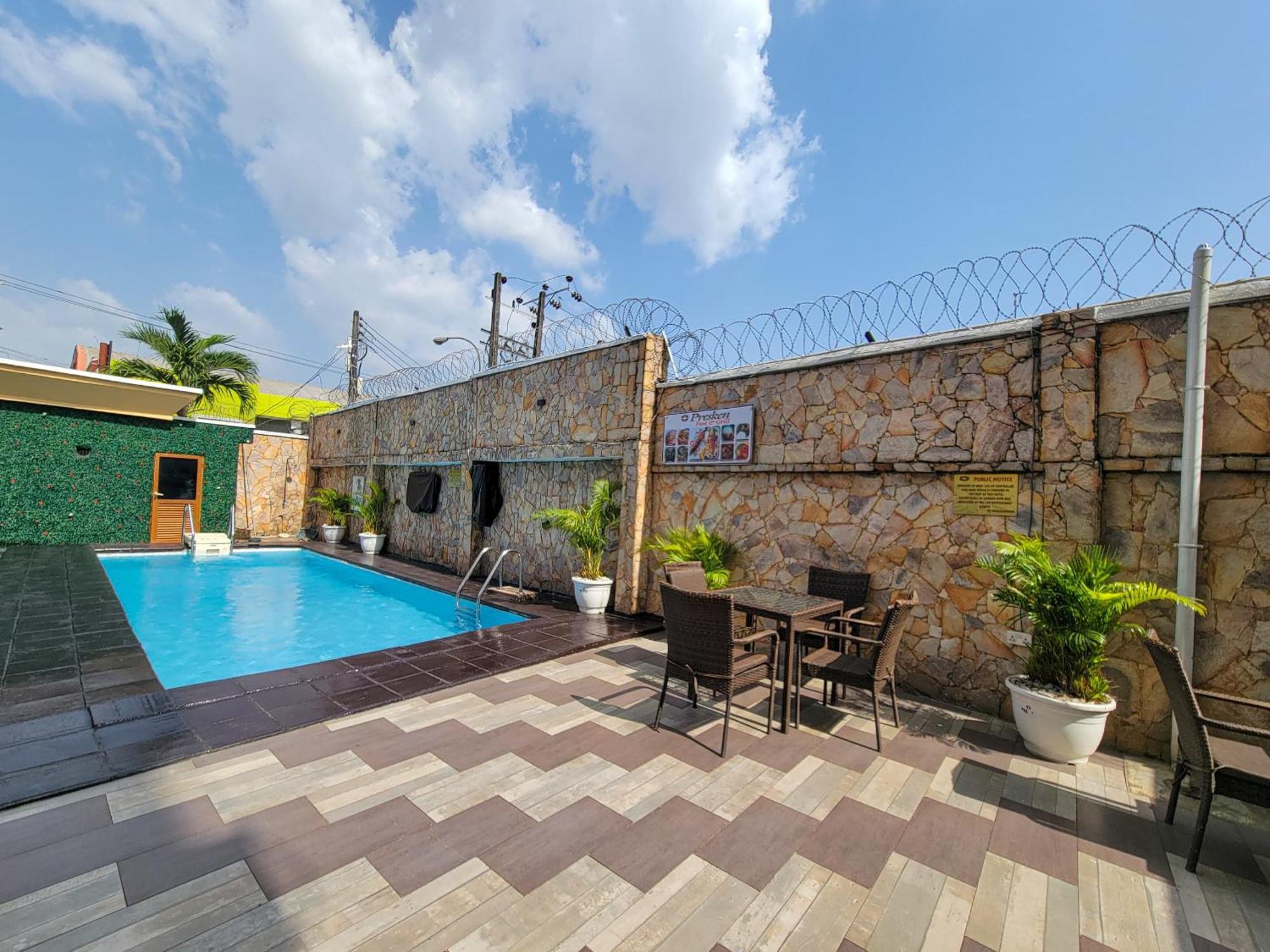 Presken K-One Hotel Ikeja Bagian luar foto
