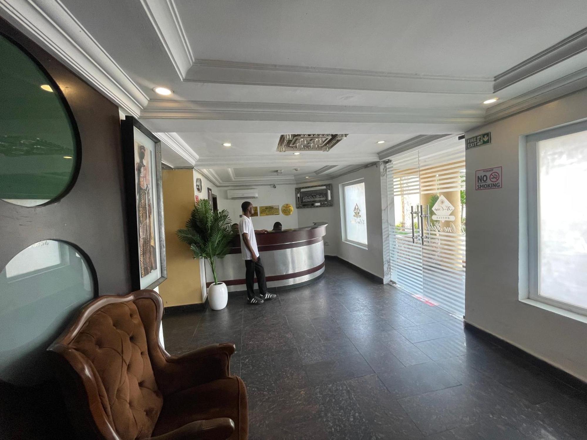 Presken K-One Hotel Ikeja Bagian luar foto