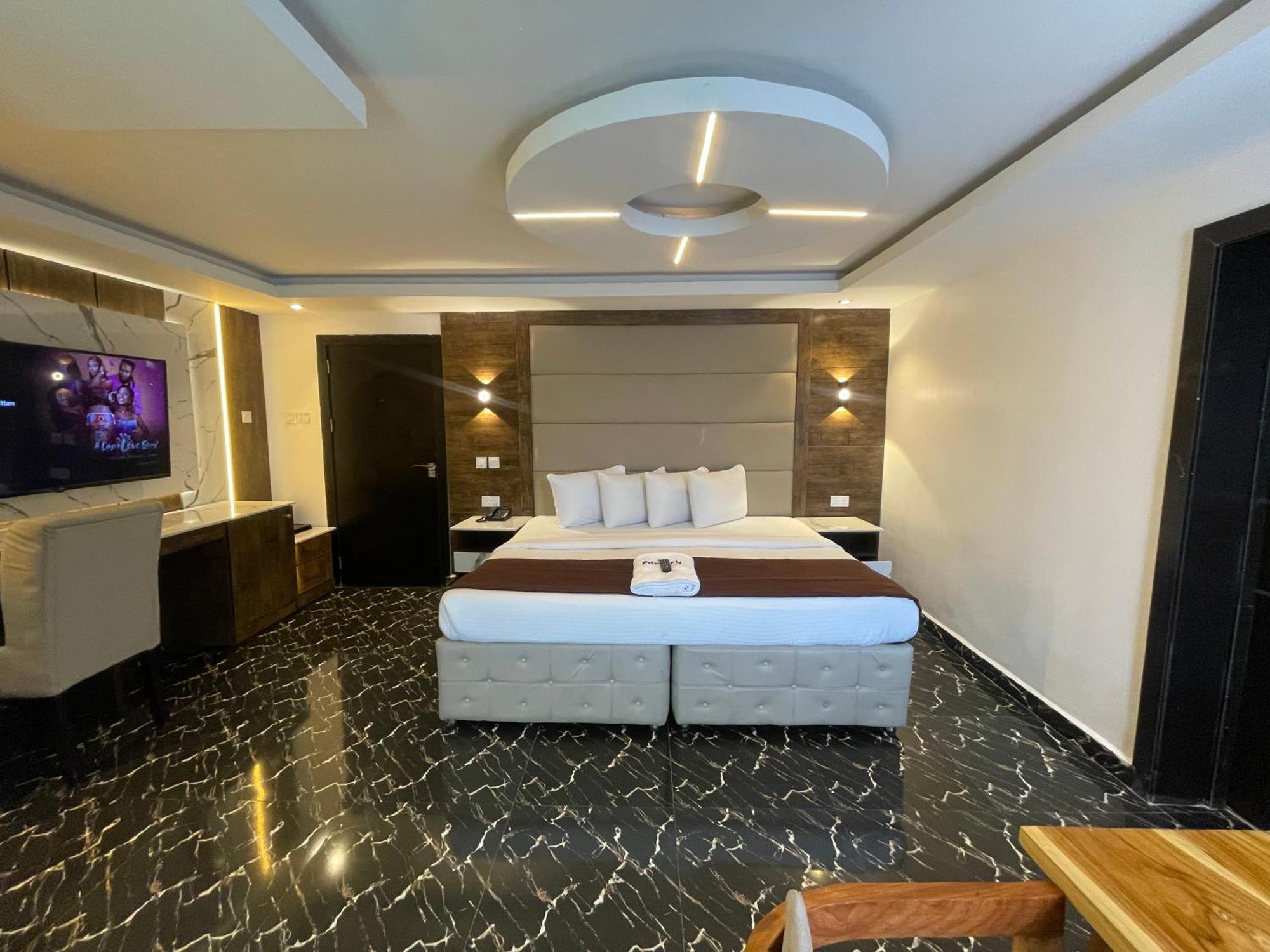 Presken K-One Hotel Ikeja Bagian luar foto